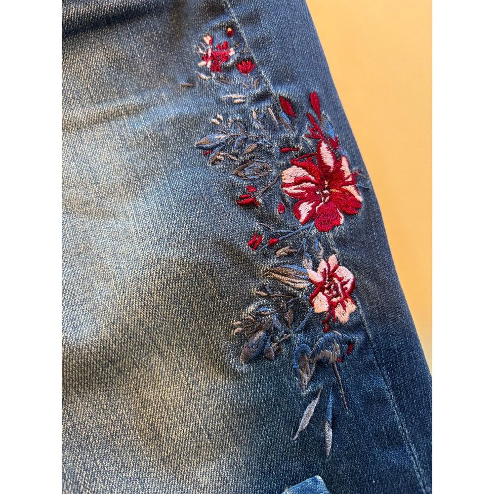 White House Black Market the Girlfriend Embroidered Flower Jeans Sz 0 - Picture 4 of 10